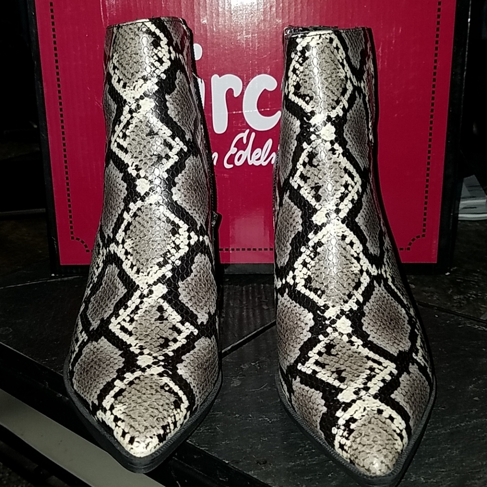 🐍  Circus by Sam Edelman Snake Print boots - Picture 2 of 7